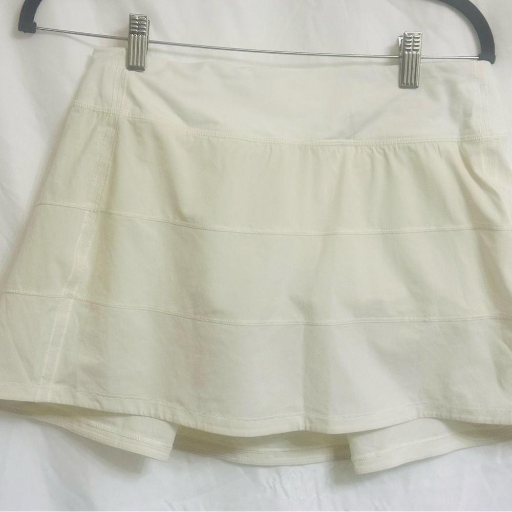 Lululemon athletica pace rival tennis skirt size 6 long cream/ lemon sorbet